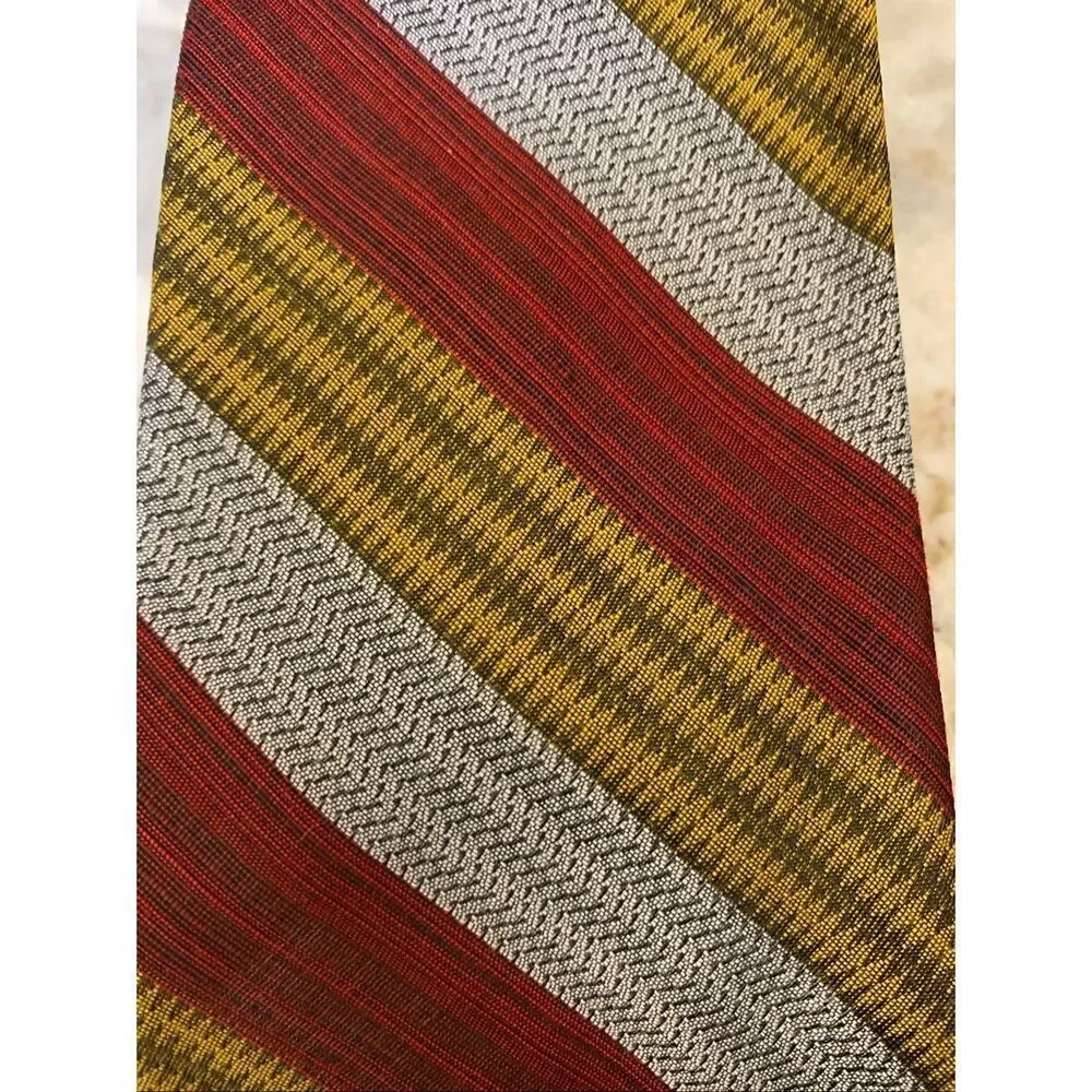 Vintage Necktie Red Grey Gold #stunning tie
